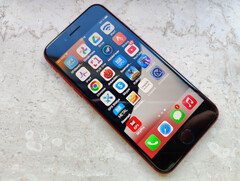 据报道，iPhone SE 4 将采用全新设计。(来源：Florian Schmitt）