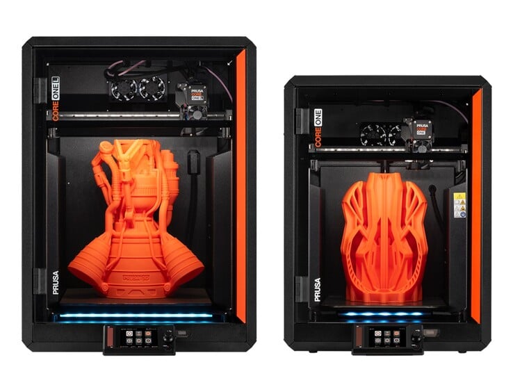 Prusa Core One L（左）与 Core One（右）。(图片来源：Prusa）