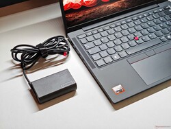 65 瓦电源适配器