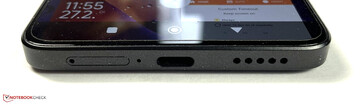 底部：双 SIM 卡、麦克风、USB-C 2.0、扬声器