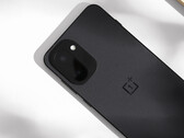 OnePlus 15R 已确认背面配备 5000 万像素主摄像头。图：手机背面。(图片来源：瘦子说）