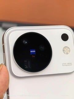 即将发布的Vivo X500相机模组的特写照片