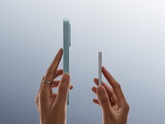全新小米 UltraThin 磁性移动电源薄至 6 毫米,与 iPhone Air 完美贴合。(图片来源:小米通过亚马逊)