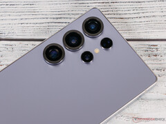 没有迹象表明三星计划更换Galaxy S25 Ultra 中使用的 ISOCELL HP2。(图片来源：Notebookcheck）