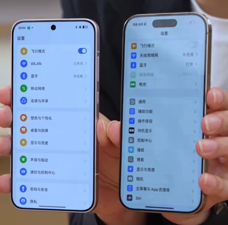 Oppo Find X8s "与 iPhone（右）。(来源：数字聊天站，通过微博）