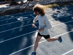 Amazfit 传闻中的 Balance 2 Runner 智能手表可能是老款 Cheetah Pro（如图）的继任者。(图片来源：Amazfit）