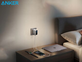 据报道，新款 Anker Prime 160 W 墙式充电器将配备三个端口。图为 140 瓦笔记本充电器为Apple 手表、iPhone 和 MacBook 充电。(图片来源：Anker - 已编辑）