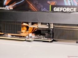 RTX 4070 超级游戏 OC 配备八根铜热管