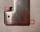 iPhone 16 Pro 电池"。(来源：Kosutami on X/Twitter）