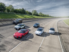 英国道路上的电动汽车（图片来源：SMMT）