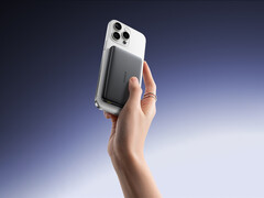 PicoGo AM52 支持 Qi 2.2 无线充电和 45 W 有线充电。图：该移动电源的宣传图片。(图片来源：Baseus）