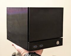 这款用3D打印机打印而成的“Terk Box”，外观与Steam Machine几乎一模一样。