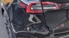 来自 Giga Berlin 的第一辆 Model Y 在发生事故后等待保险杠修复的时间长达数周（图片：Drive Tesla）。
