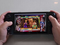 GPD Win 5 掌上电脑运行卡普空周年典藏版《街头霸王 III：3rd Strike》。(图片来源：The Phawx via YouTube）