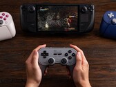 8BitDo Pro 3 控制器可通过蓝牙或 USB 连接到 Steam Deck。(图片来源：8BitDo）