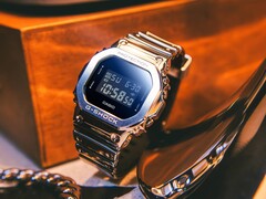 新款卡西欧 Fine Metallic 手表现在可以在英国购买。(图片来源：卡西欧）