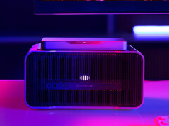 Mind Graphics 2 配备了专有的 PCie 4.0 x8 接口和 USB4。图：顶部装有 Mind Pro mini PC 的 eGPU。