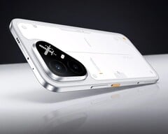 Pova 8 Pro 弧光白配色款