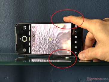 特别是在没有包装盒的情况下，将它们放在架子上往往会无意中触发这些故障。