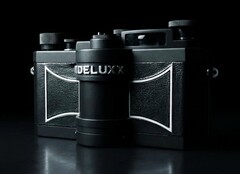 WideluxX F10 的设计与众不同，镜头可以移动。