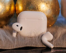 AirPods 4 采用了与 AirPods Pro 3 相同的Apple H2 芯片组，如图所示。(图片来源：Notebookcheck）