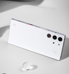 努比亚红魔 10 Pro+。(图片来源：努比亚）