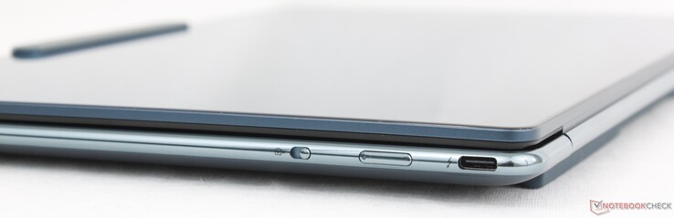右侧摄像头锁定开关、电源按钮、USB-C Thunderbolt 4 w/ DisplayPort + Power Delivery