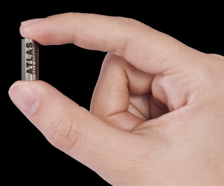 Atlas Eon 100 的试管中装有脱水合成 DNA,用于存储写入数据。(图片来源:Atlas 数据存储)