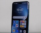 相对较大的 Magic7 Pro。(图片来源：Notebookcheck）