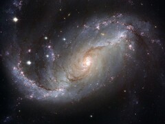 显示星系 NGC 1672 和宇宙中恒星的图片。(图片来源：WikiImages - Pixabay）