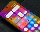 HyperOS 4 测试版已登陆首批支持该系统的设备。图为:小米在控制中心展示的全新“液态玻璃”风格设计。