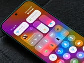 HyperOS 4 测试版已登陆首批支持该系统的设备。图为：小米在控制中心展示的全新“液态玻璃”风格设计。 