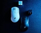 Elecom VM800 游戏鼠标黑白两色及各自的接收器。(图片来源：Elecom）