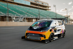 福特对SuperVan全电动性能车进行了重新设计，以打破派克峰国际爬坡赛的记录。(图片来源: 福特) 