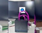 改装了水冷组件的Steam Machine。