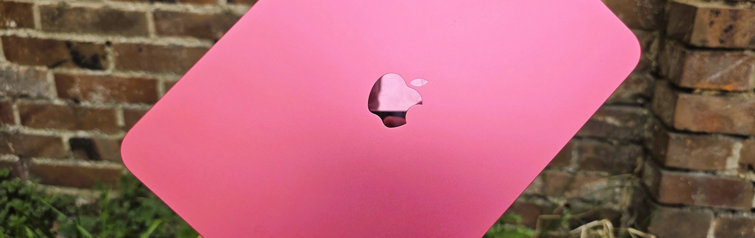 Apple iPad 11 A16 2025 tablet review (image source: Marcus Herbrich)