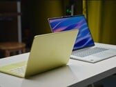 苹果 MacBook Neo 的重量为 2.7 磅（1.23 公斤），而联想 IdeaPad Slim 5x 的重量为 3.3 磅（1.48 公斤）。