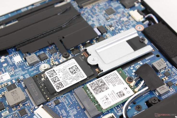 系统只能支持一个长度不超过80毫米的M.2 SSD。支持PCIe4驱动器