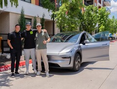 这辆特斯拉 Model Y 是有史以来第一辆自动交付的汽车（图片来源：特斯拉）