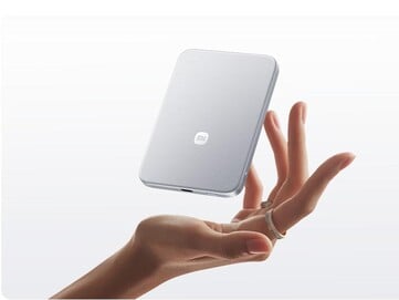 全新 Xiaomi 超薄磁吸充电宝厚度仅为 6.75 毫米