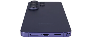 底部SIM卡、麦克风、USB、扬声器