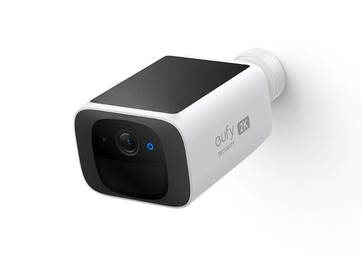 eufy S220 SoloCam可以通过集成的太阳能电池板进行充电。(图片来源：优飞)