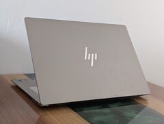 新款 OmniBook Ultra 14 配备了升级版的 120 Hz OLED 显示屏,取代了原版的 60 Hz IPS 显示屏