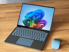 初代 13 英寸 Surface Laptop 可能很快会被搭载骁龙 X2 处理器的继任机型所取代。