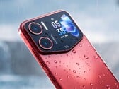 Sospiro A70 将一块副屏集成在大型摄像头模组中。