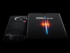 Pocket Play 将采用老款旗舰 SoC。图:黑色版游戏手机的宣传图。(图片来源:Ayaneo)