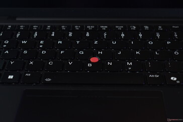联想 ThinkPad X1 Carbon 13 代：TrackPoint