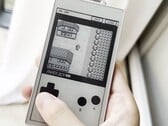 《The Paper Boy》第三季可在电子墨水触摸屏上模拟运行Game Boy游戏。