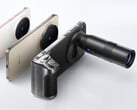 装有相机套件附件的 vivo X300 Pro。(图片来源：vivo - 已编辑）