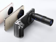 装有相机套件附件的 vivo X300 Pro。(图片来源：vivo - 已编辑）